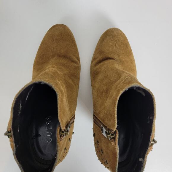 Guess Womens Boots Size 7.5 Tan Side Zip Almond Toe Studded Chucky Ankle Heel - Picture 2 of 12